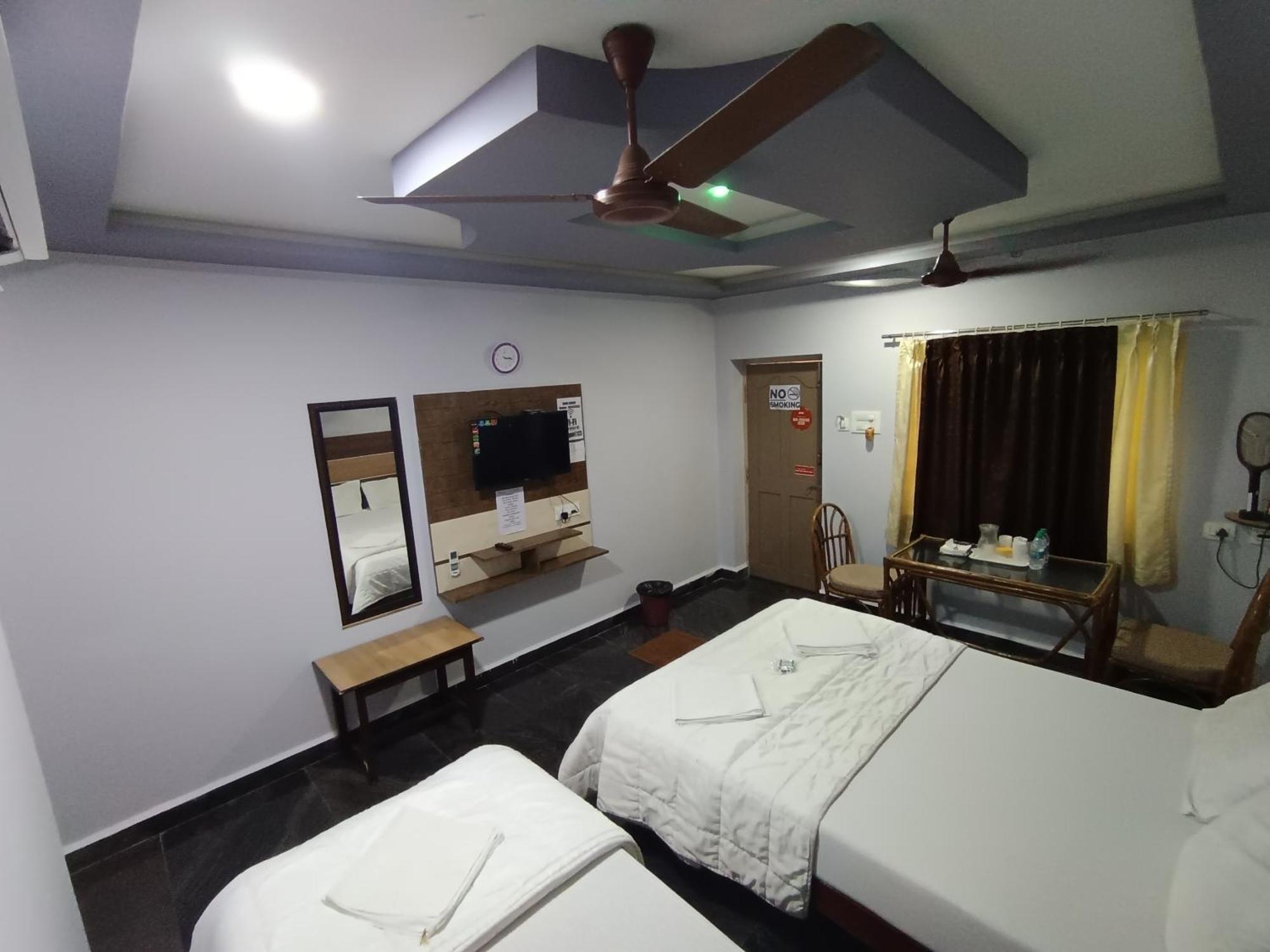Sri Murugan Beach Paradise Hotel Mahabalipuram Buitenkant foto