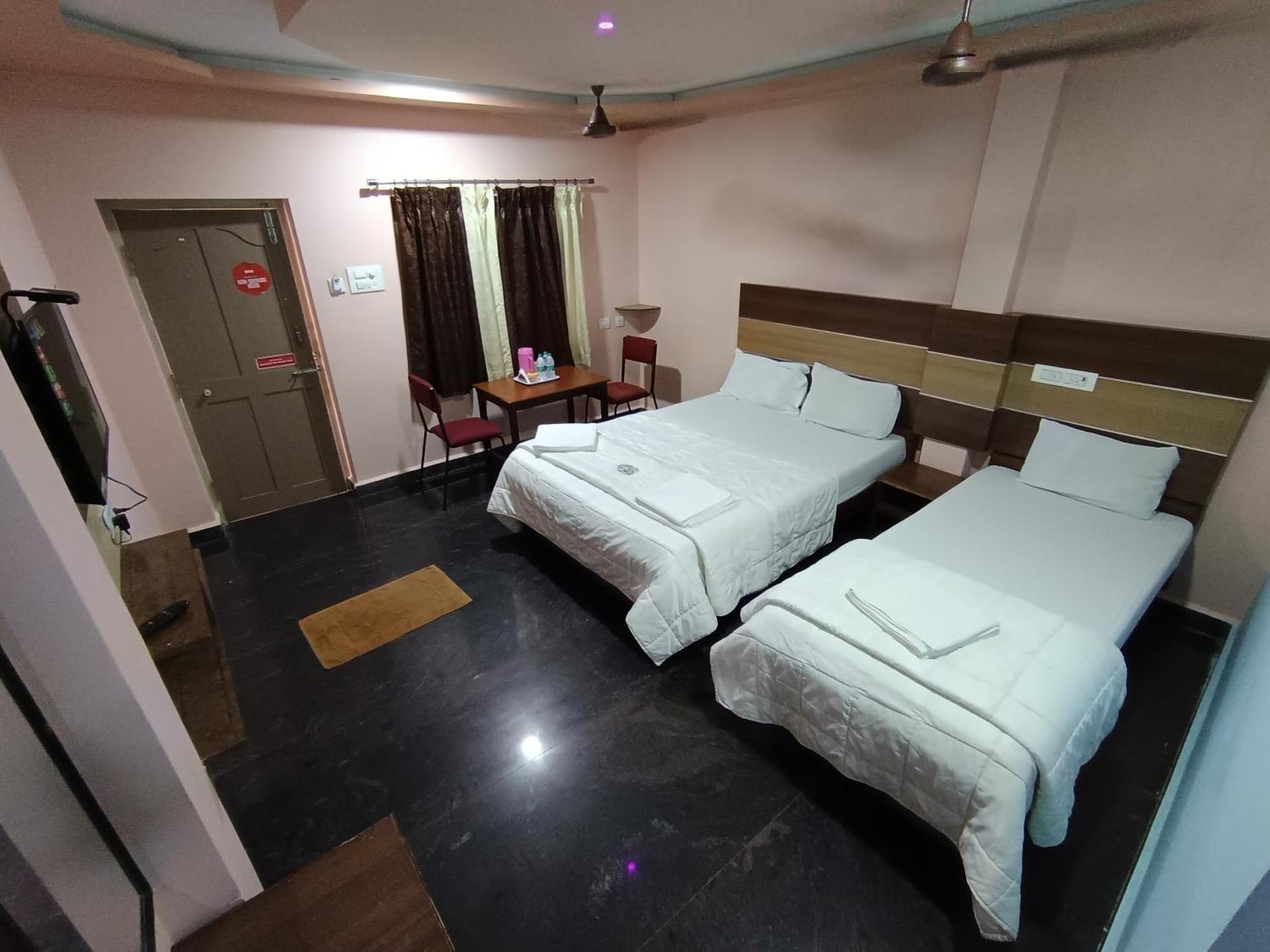Sri Murugan Beach Paradise Hotel Mahabalipuram Buitenkant foto