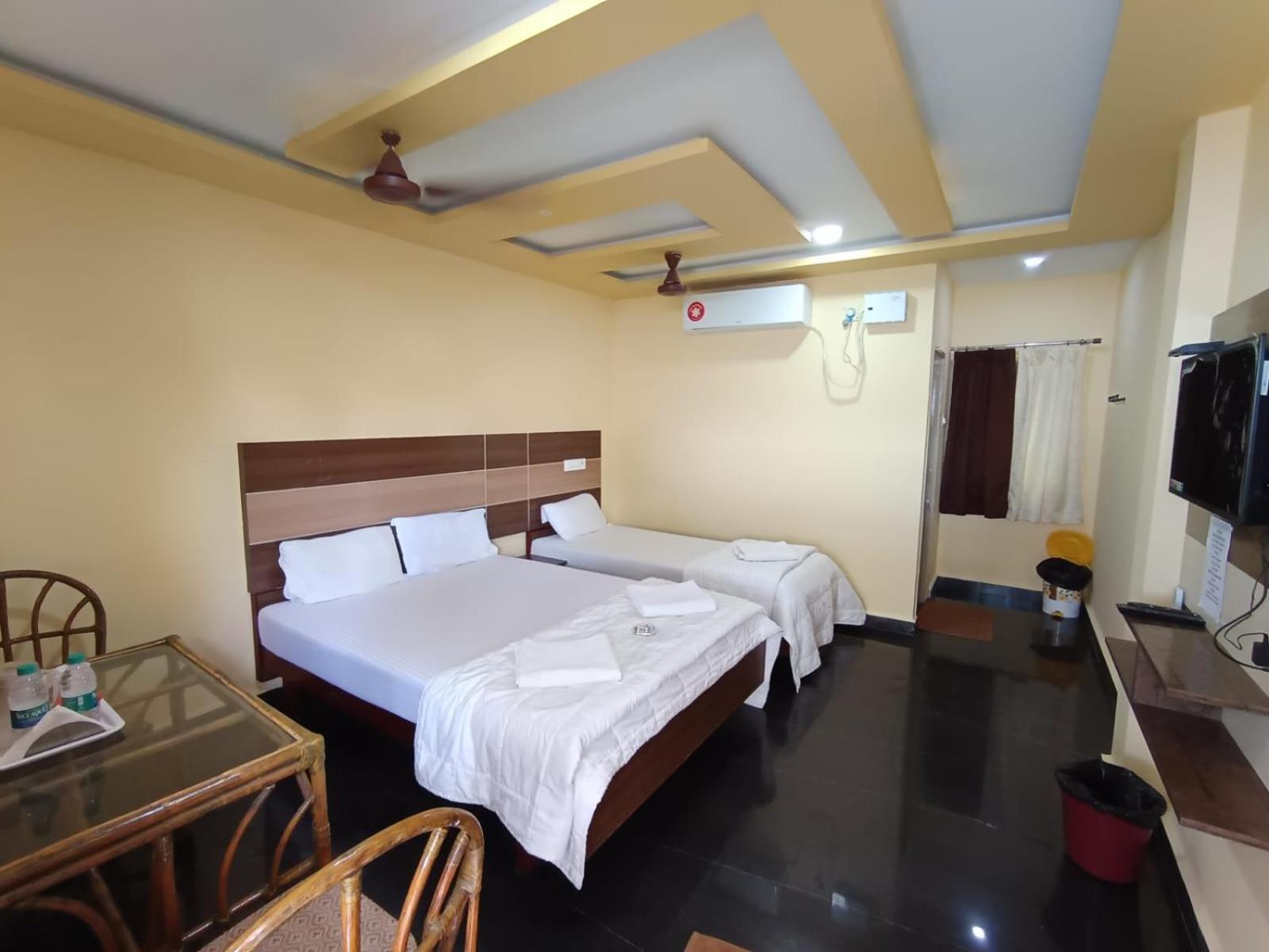 Sri Murugan Beach Paradise Hotel Mahabalipuram Buitenkant foto