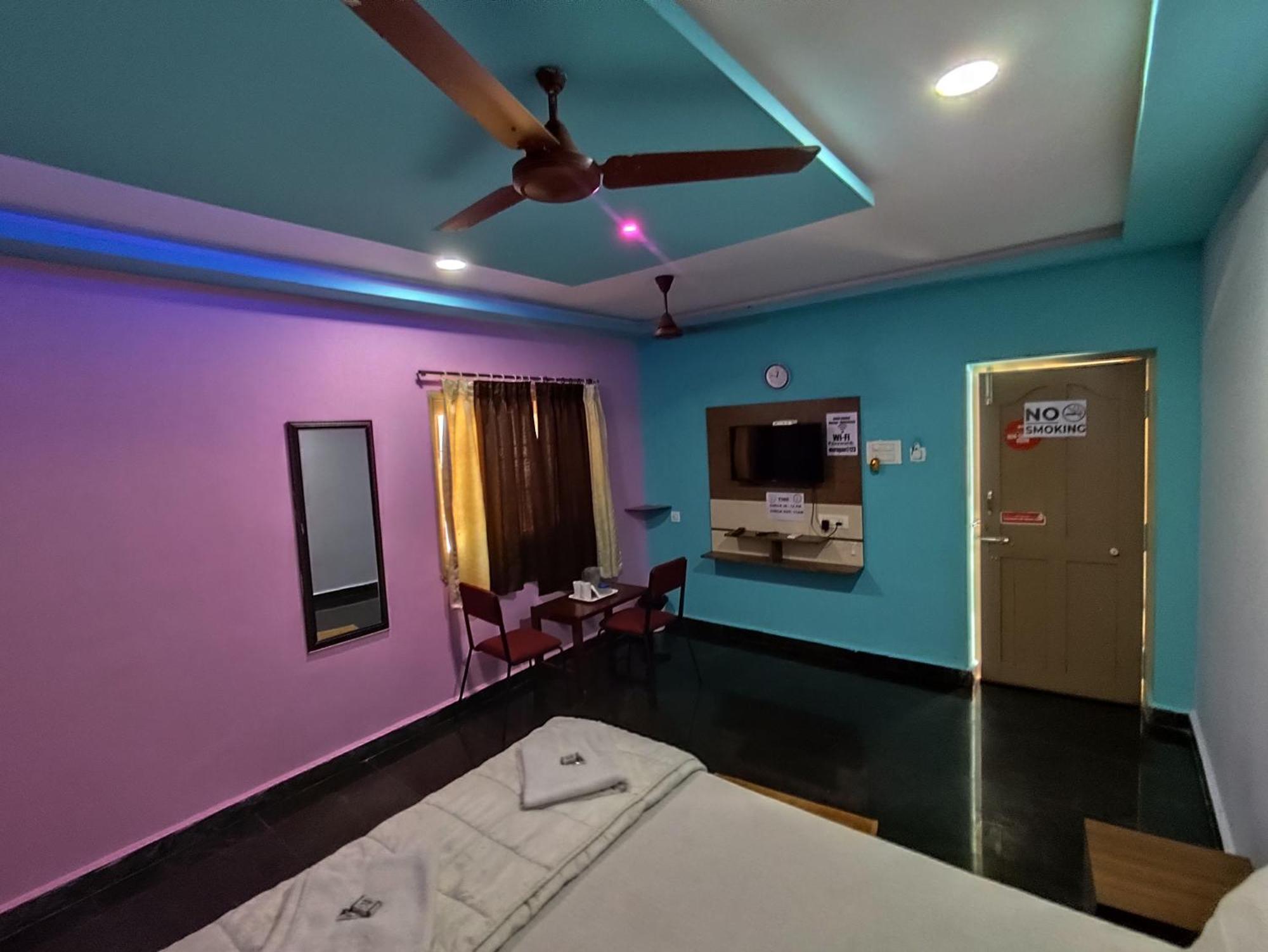 Sri Murugan Beach Paradise Hotel Mahabalipuram Buitenkant foto