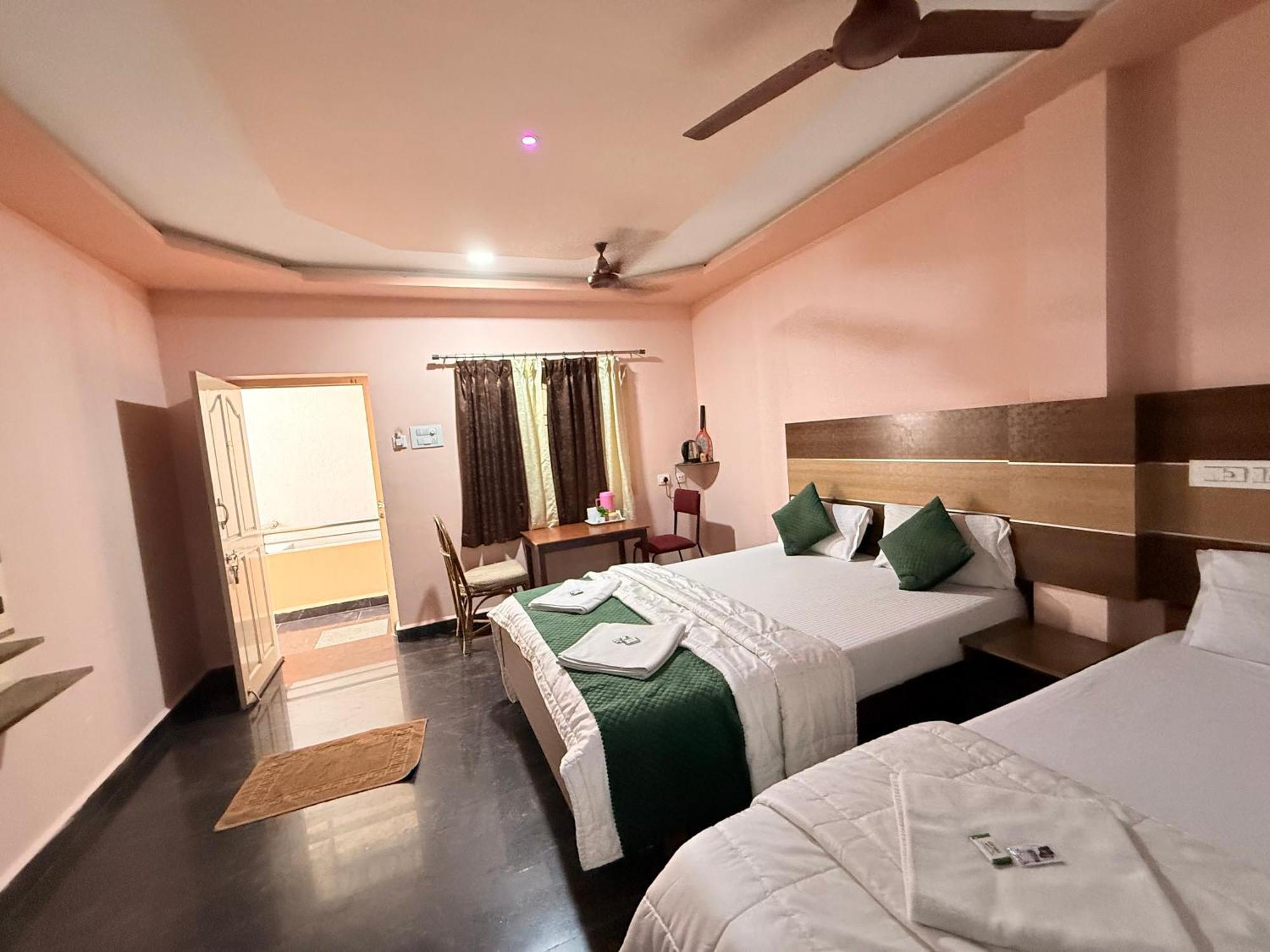 Sri Murugan Beach Paradise Hotel Mahabalipuram Buitenkant foto