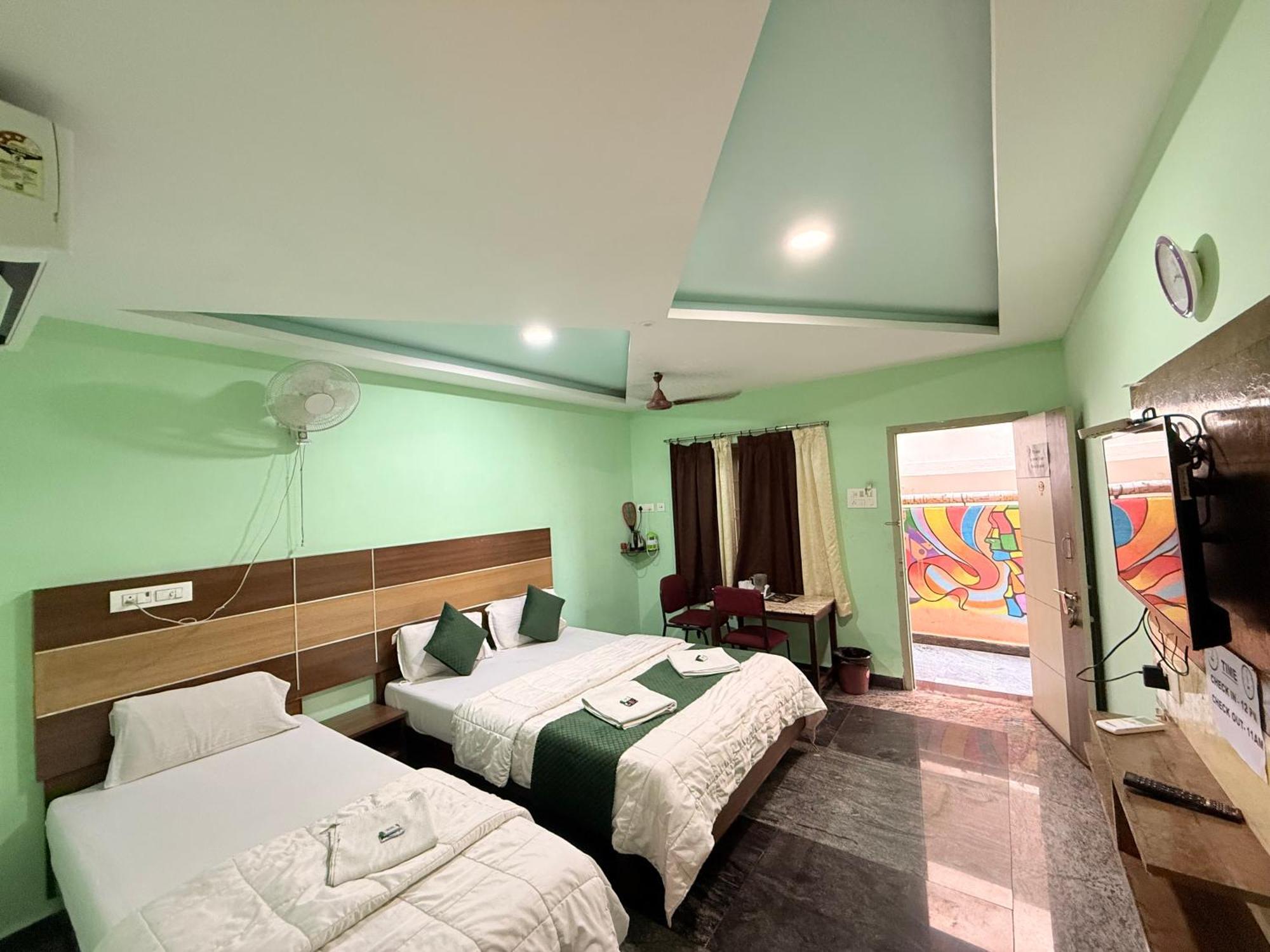 Sri Murugan Beach Paradise Hotel Mahabalipuram Buitenkant foto